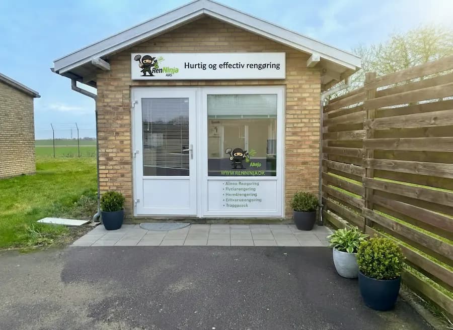 Kontakt {{company.brandProduct}}